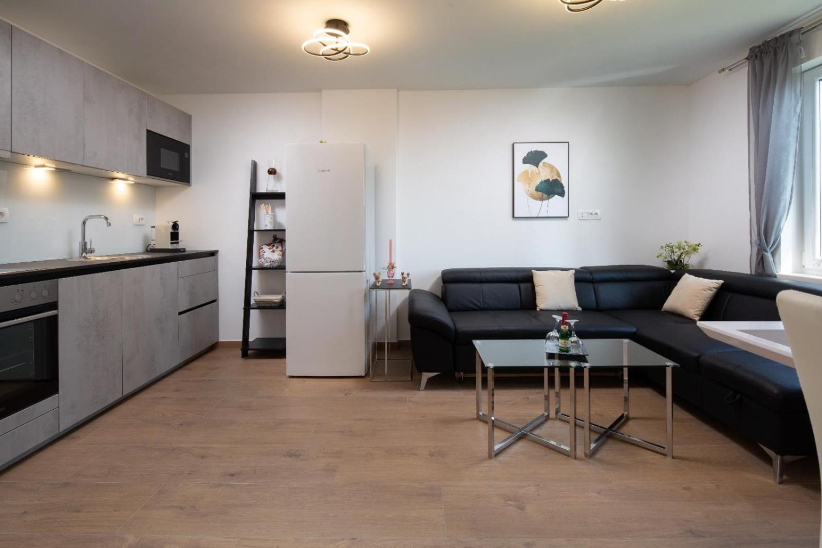 Azureo With Ocean View Apartment *