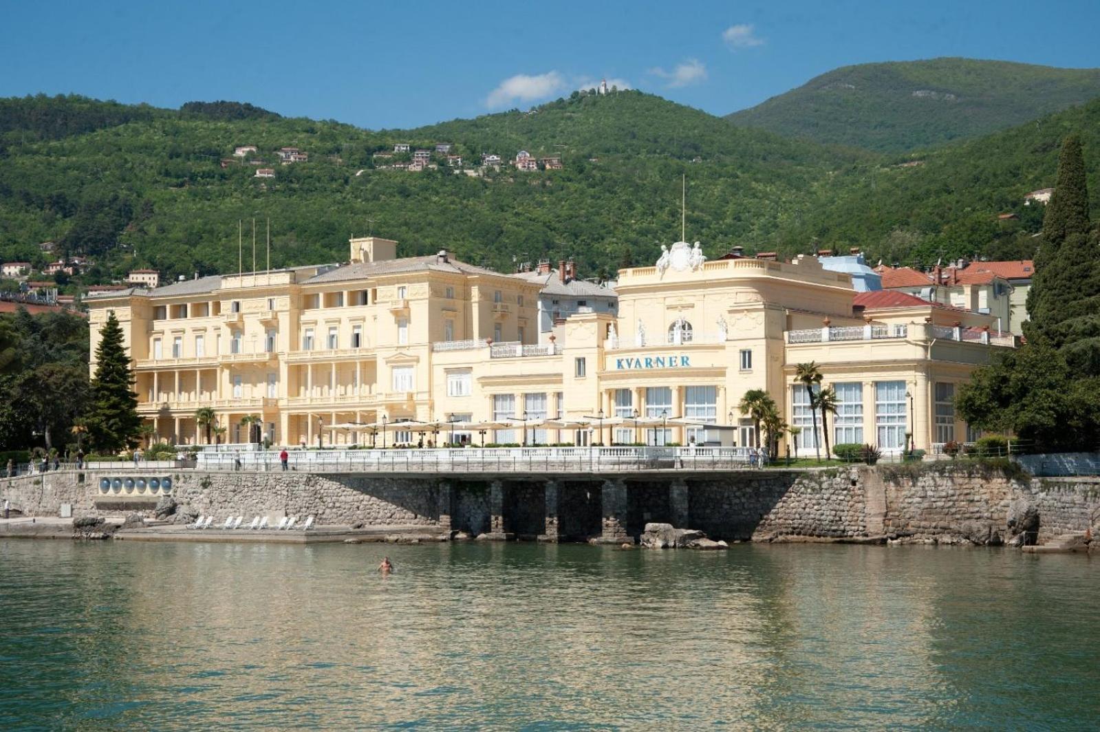 Azureo With Ocean View Apartment